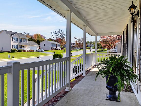 4th image of 97 Laurel Oak Ln