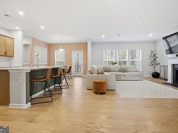 4th image of 361 Riverclub Rd