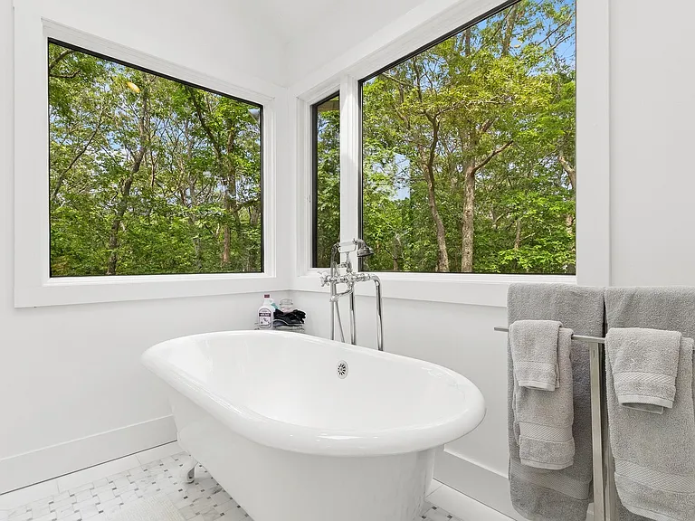 31 Montauk Ave — Photo 23