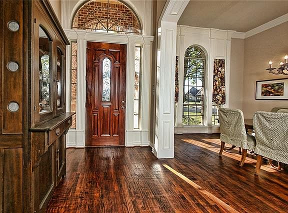 5th image of 322 Oaklawn Dr