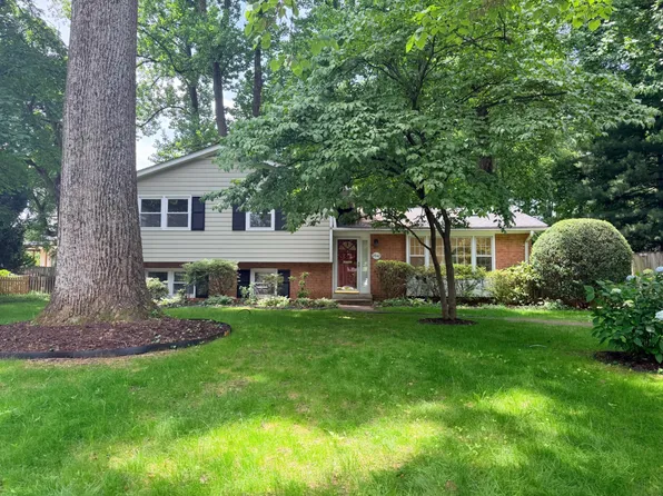 2542 Hillsman St, Falls Church, VA 22043