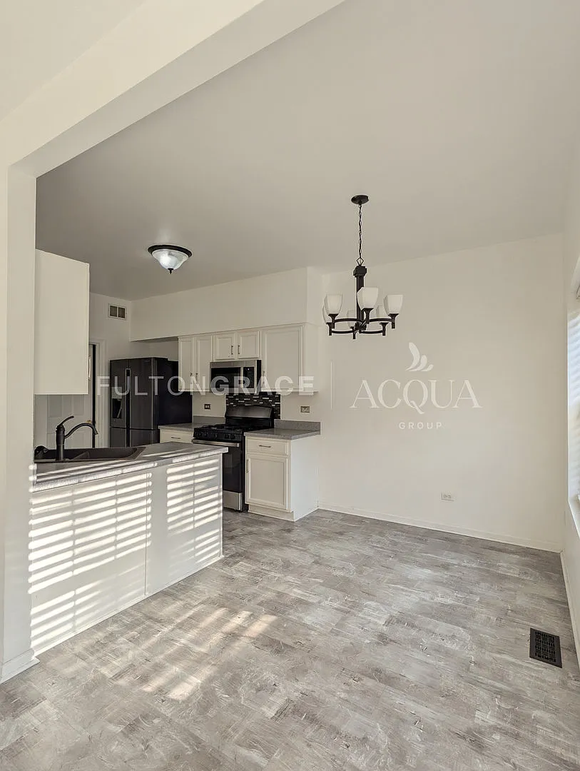 3 bed, 1.5 bath, 1271 sqft, $2,700 — Photo 2