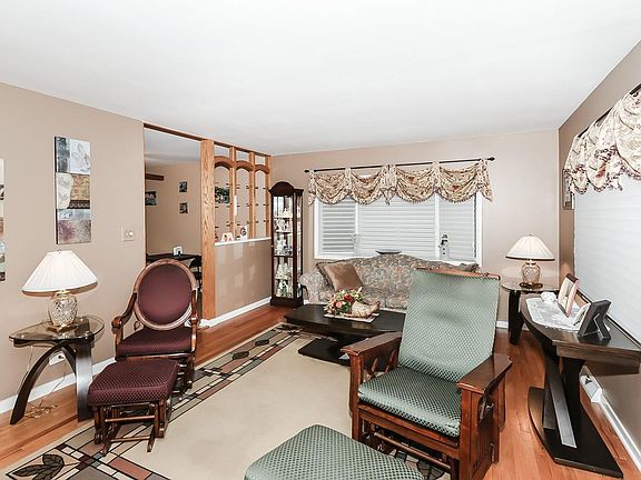3rd image of 171 W Walnut Ave