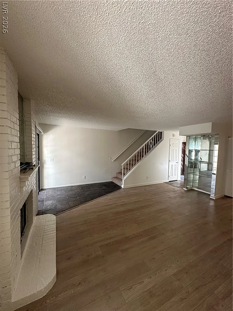 2 bed, 2.5 bath, 1299 sqft, $1,695 — Photo 4