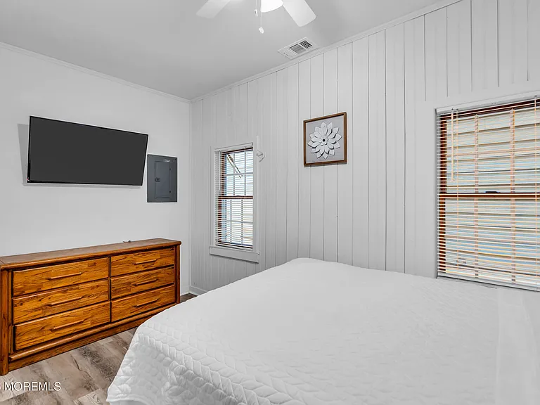 55 Beach Front — Photo 27