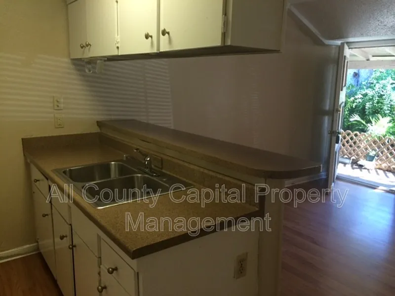 1 bed, 1.0 bath, 600 sqft, $1,050 — Photo 4