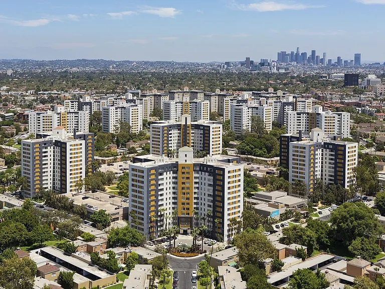 Park La Brea — Photo 17