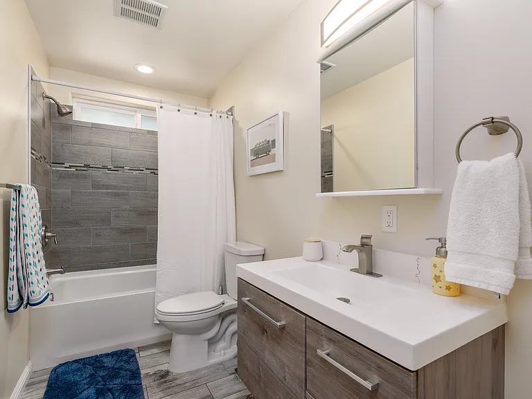 718 Walnut Ave — Photo 3