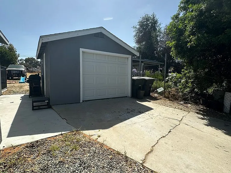 129 Norton Ave — Photo 37