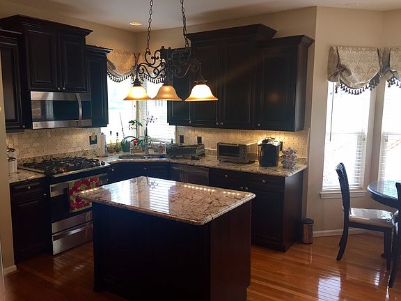 4th image of 35058 Pennington Dr