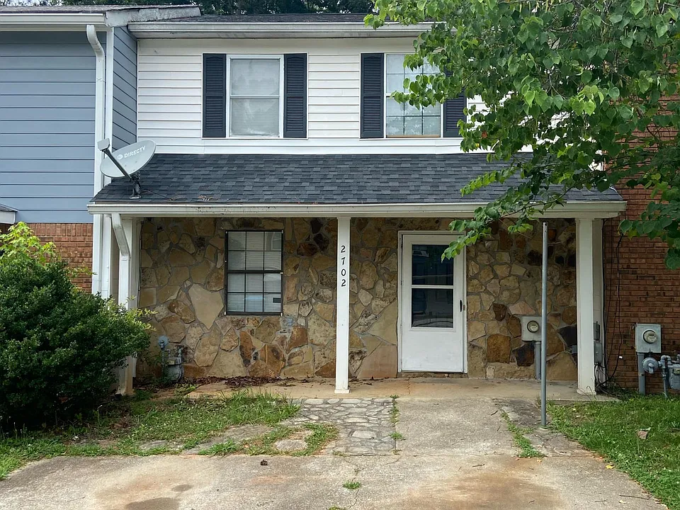 2702 Greystone Ct