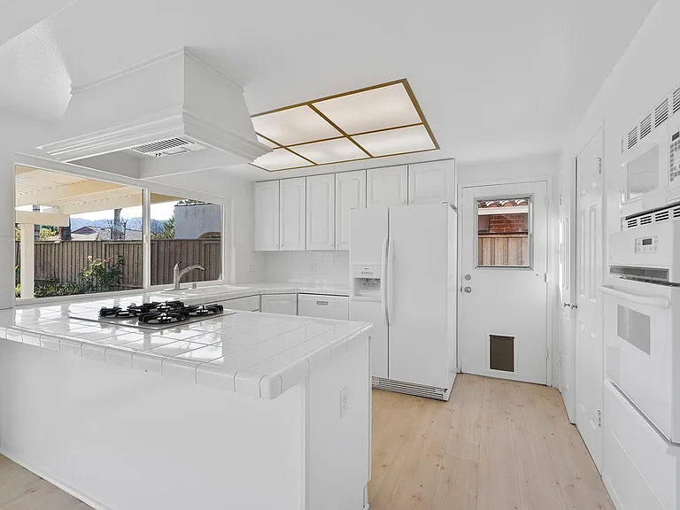 32022 Grenville Ct — Photo 37