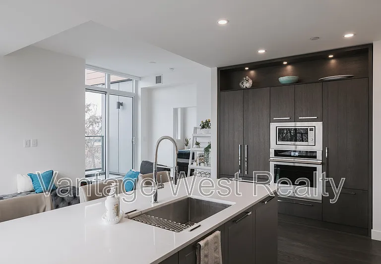 3389 Lakeshore Rd #516 — Photo 11