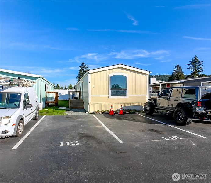 2nd image of 210 37th St SE #8