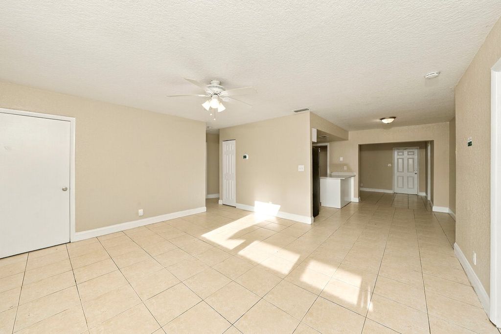 2170 NE 1st Ave, photo 4