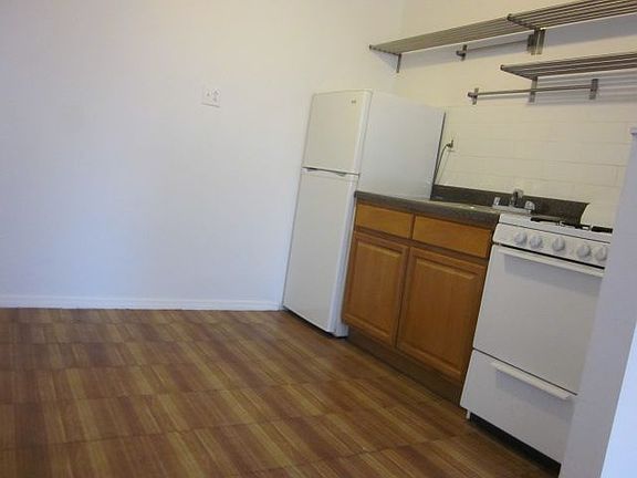 3rd image of 212 Meserole St APT 7A