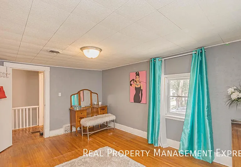 807 W 13th St — Photo 16