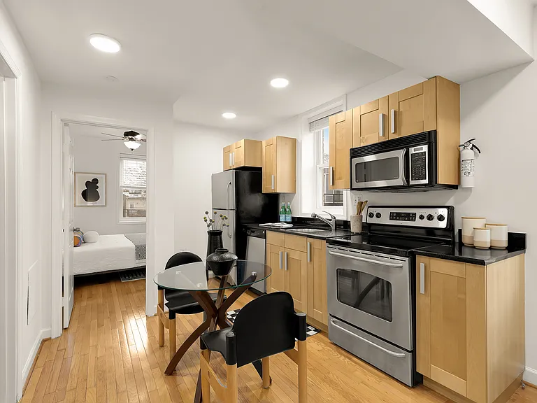 314 V St NE #204 — Photo 6