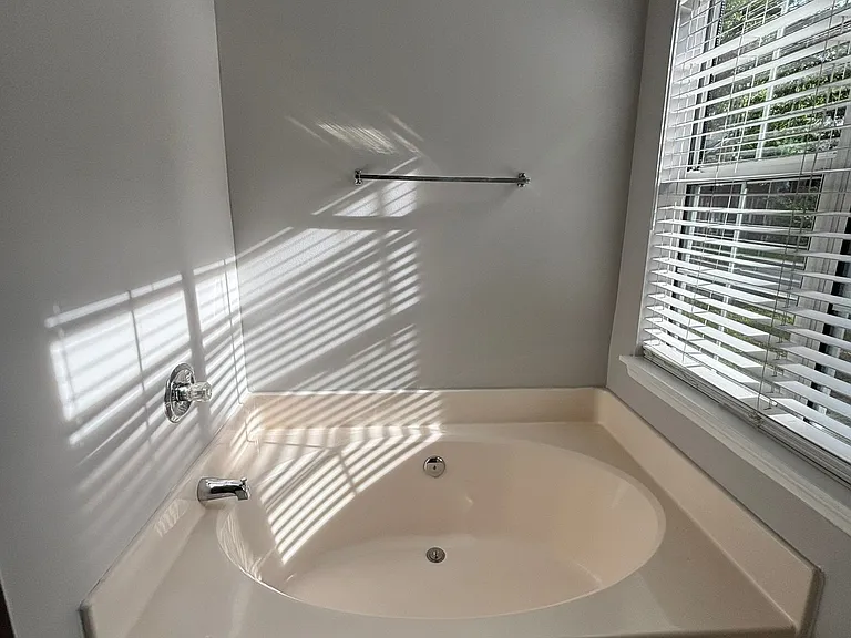 1715 Crystal Lake Dr — Photo 20
