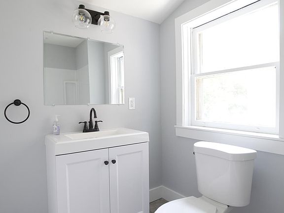 5th image of 4921 Cedar Ave #1