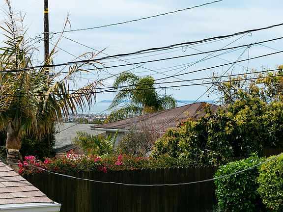 3rd image of 409 Sierra Dr