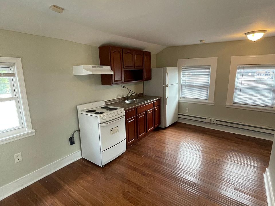 1st image of 157 N 12th St Floor 3