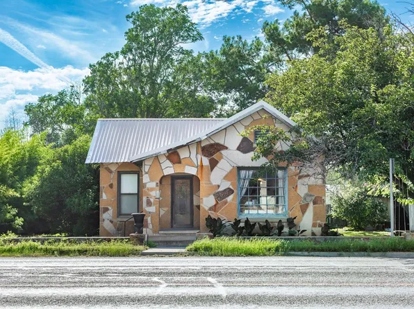 120 Ellis St, Menard, TX 76859