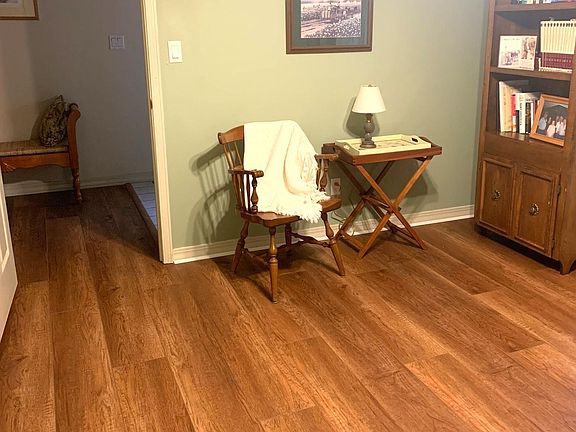 3rd image of 100 Lakewood Ct