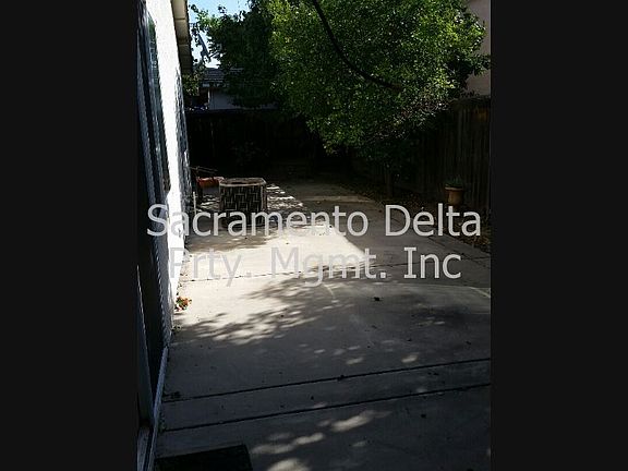 4th image of 2954 Holdrege Way