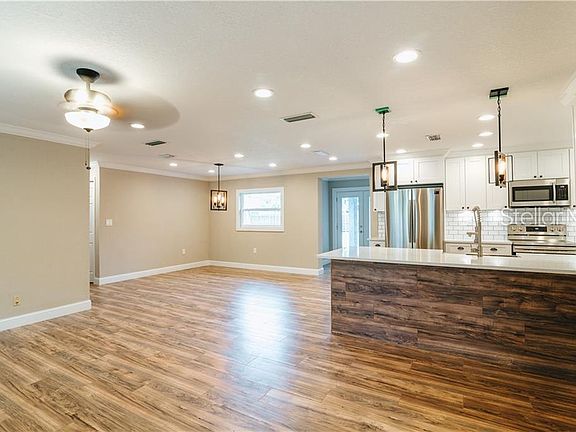 3rd image of 4834 Oriole Dr