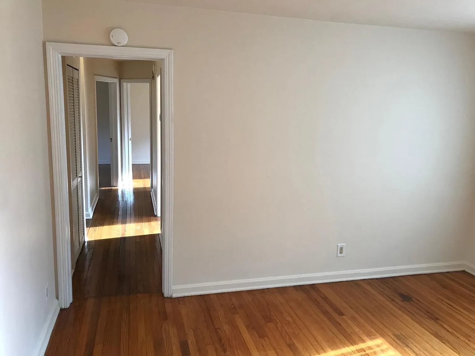 3 bed, 1075 sqft, $1,650 — Photo 3