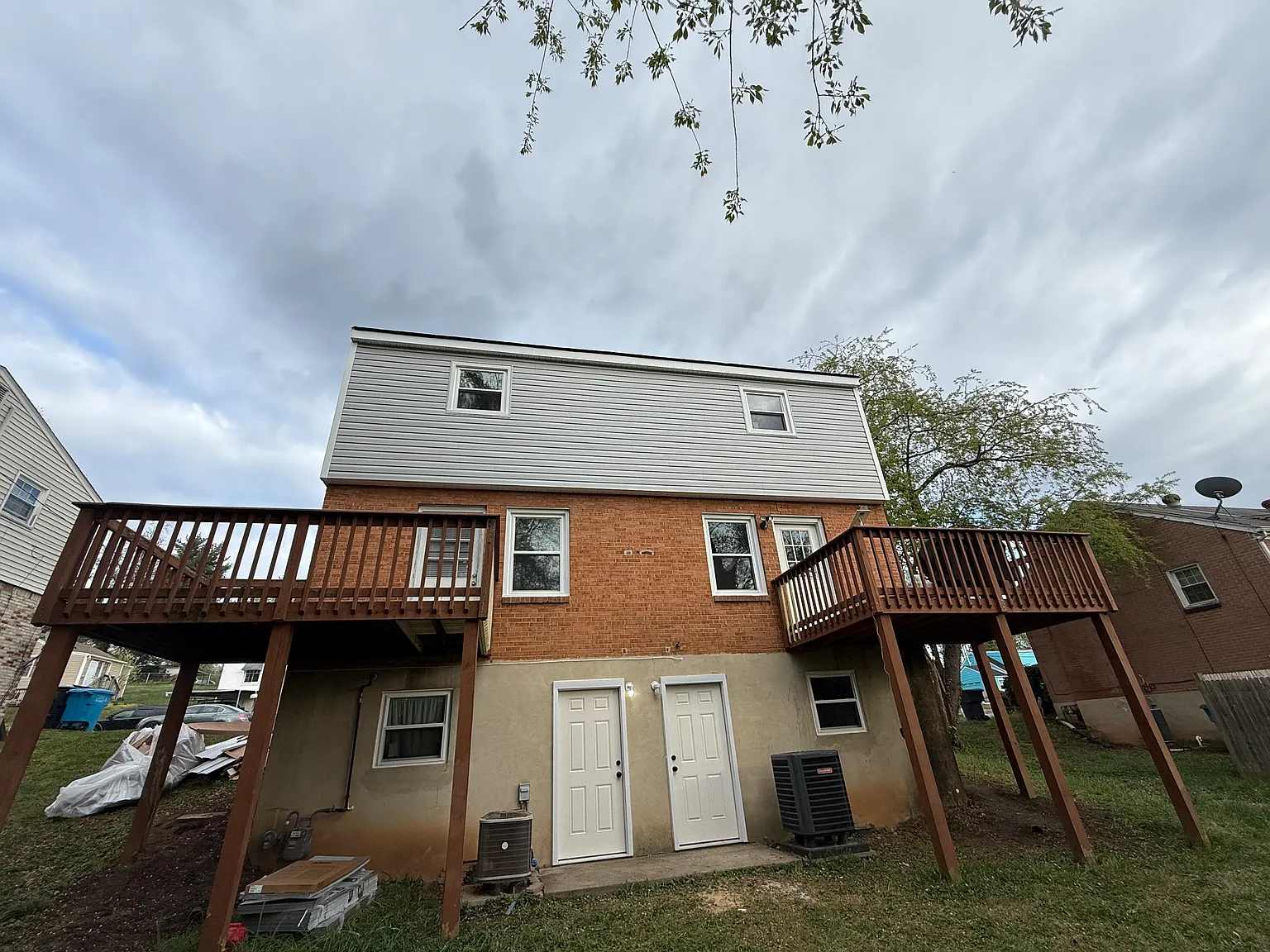 3 bed, 1100 sqft, $1,350 — Photo 2