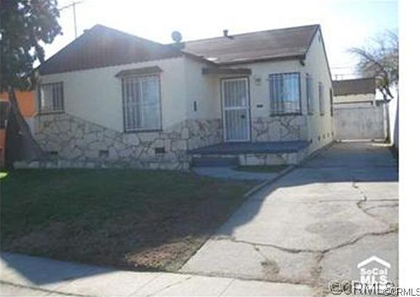 1st image of 918 E 109th St