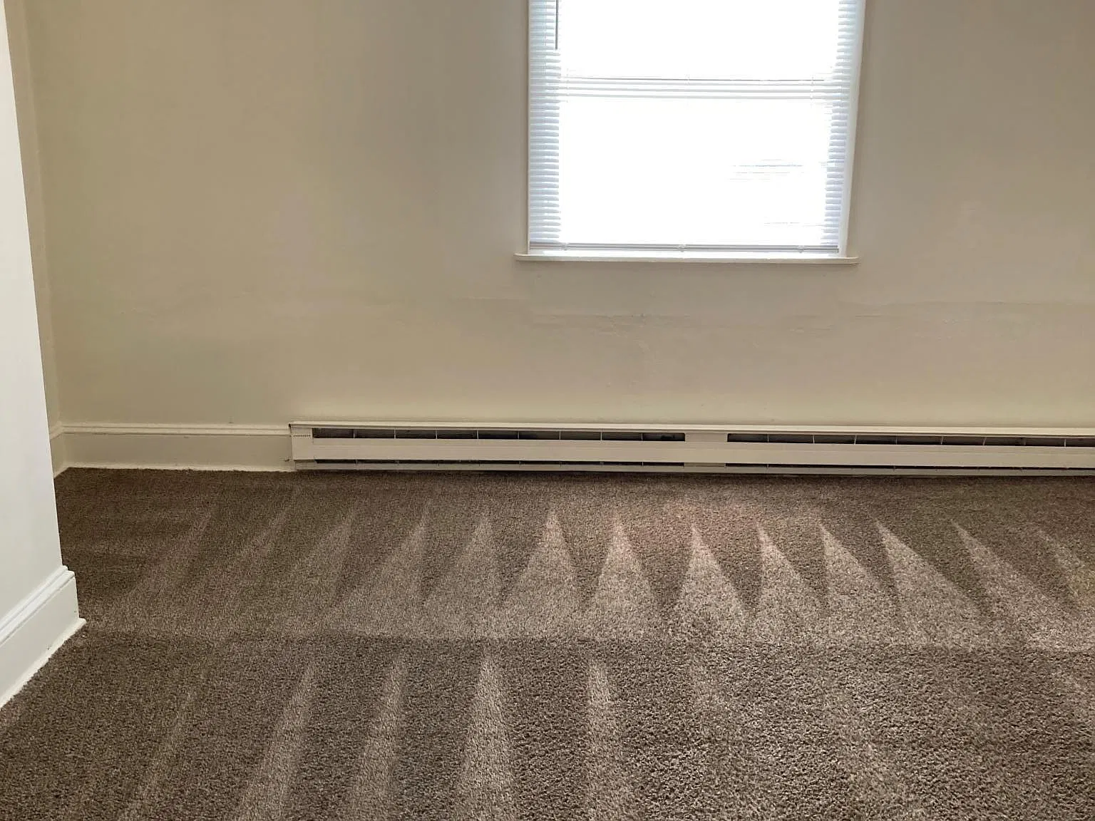 2 bed, 1050 sqft, $985 — Photo 2