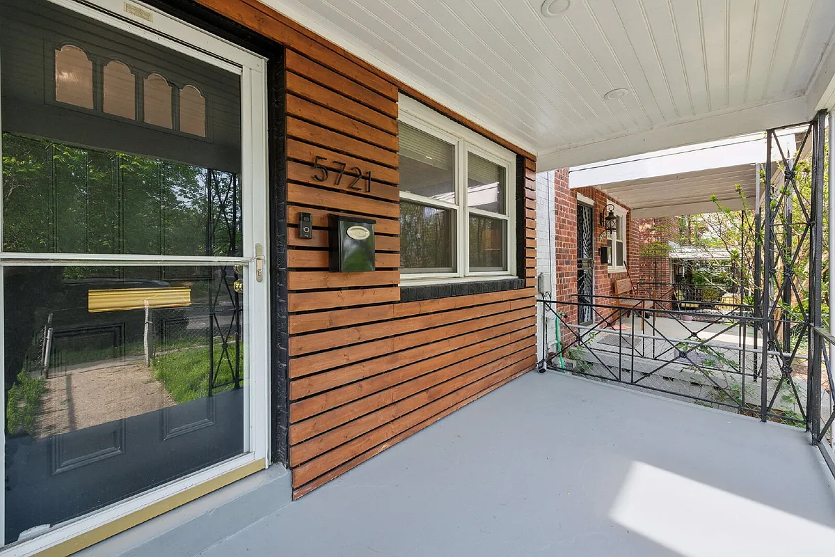 Building Photo - 5721 Blaine St NE