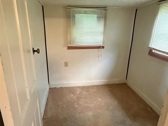 5th image of 426 Bouchelle St