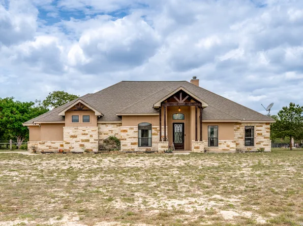 112 S ABREGO XING, Floresville, TX 78114