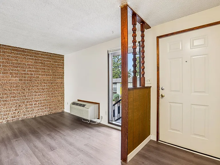 Cypress Crest Apartments — Photo 82