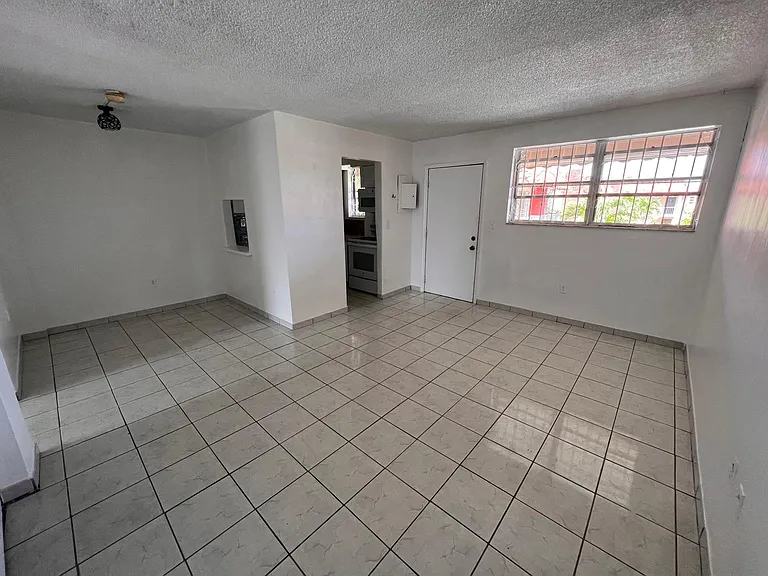 2385 NW 11th St #31A — Photo 2