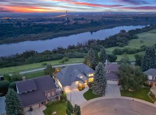 323 Mallin Cres, Saskatoon, SK S7K7X2