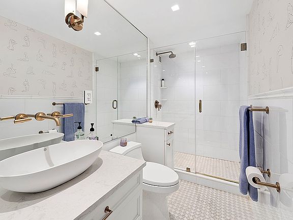 5th image of 210 E 15th St APT 11-J