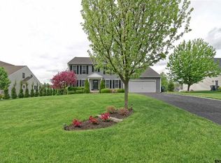 21 Robin Hill Rd, Mechanicville, NY 12118
