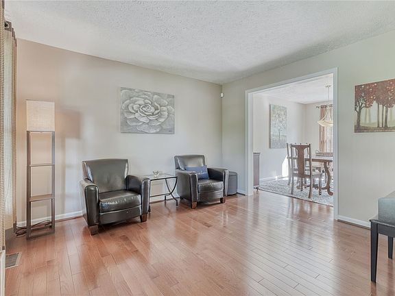 4th image of 49 Princeton Ln
