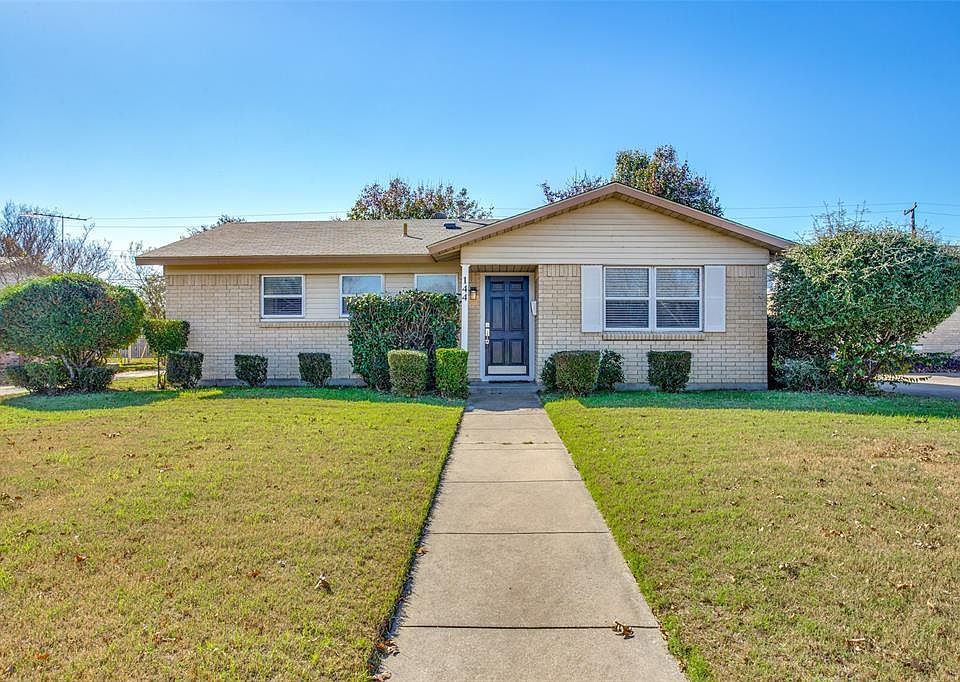 1st image of 144 SE Gardens Blvd