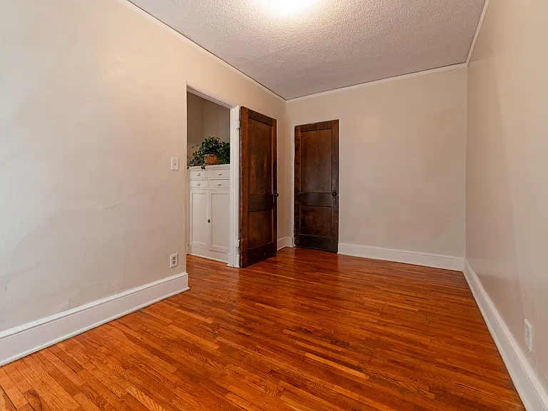 569 Portland Apartments — Photo 20