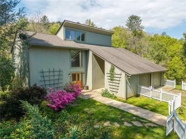 215 Murphy Ln, Mineral Bluff, GA 30559