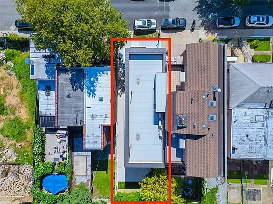 Sold by Remax Edge | media 29