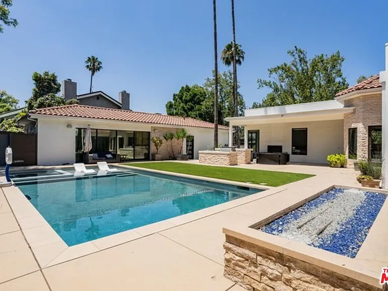 17520 Embassy Dr — Photo 5
