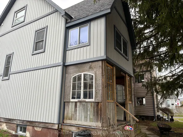 255 1st St, Gananoque, ON K7G 2J3