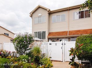 351 Park Ridge Ln UNIT E, Aurora, IL 60504